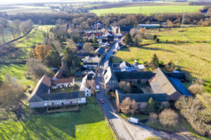 18.12..2020, Bedburg, alter Gutshof aus der Luft bei Sonnenschein